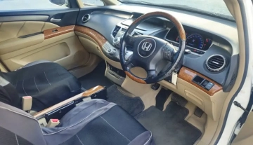 19-06-20026-2005-honda-oddessy-automatic-012.webp